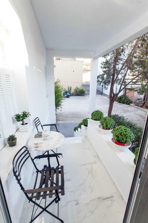All You Need Is Nafplio Apartment Bagian luar foto